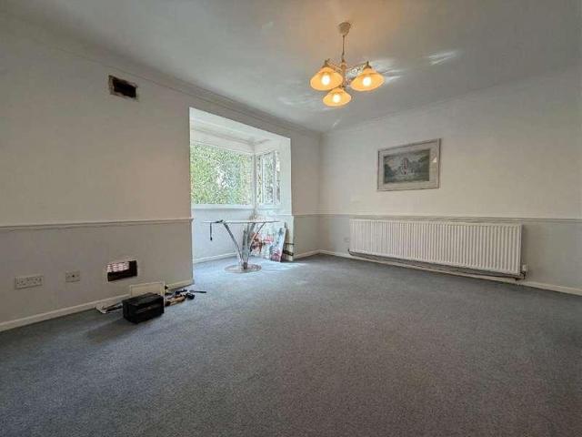 Flat for sale in Sunningdale