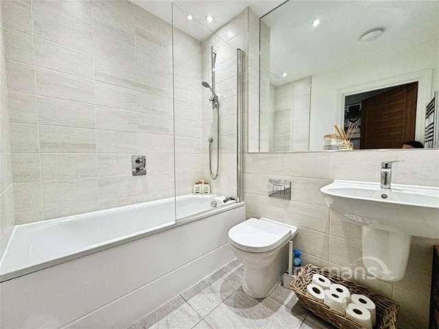 Flat for sale in Farnborough, Hampshire