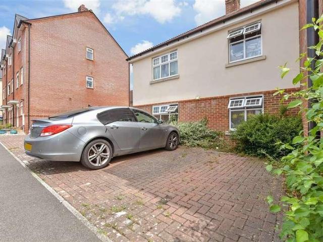 Flat for sale in Wickhurst Green, Horsham