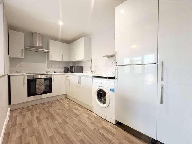 Flat for sale in Key Street, Suffolk