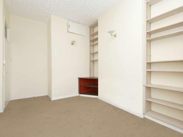 Flat for sale in Stroud Green, Greater London