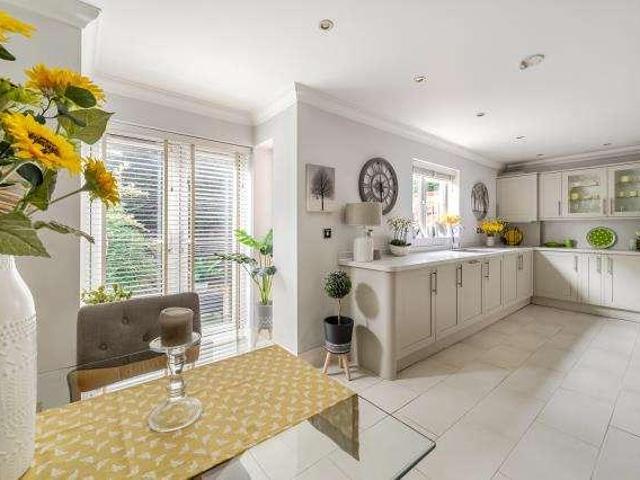 Flat for sale in Winkfield