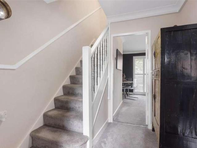 Flat for sale in Kennington, Greater London