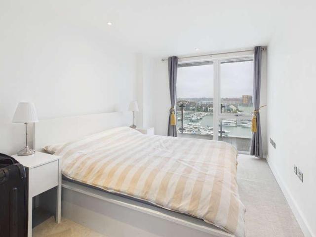 Flat for sale in Ocean Village, City Of Southampton