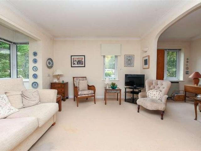 Flat for sale in Caterham Valley, Tandridge