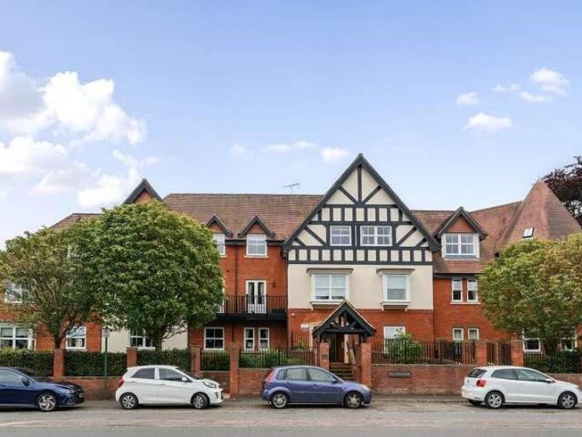 Flat for sale in Windsor, Shrubs Hill