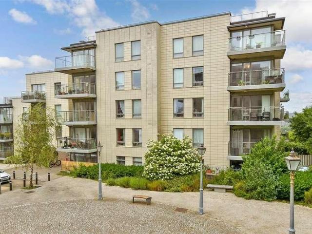 Flat for sale in Hanover & Queen's Park, Brighton