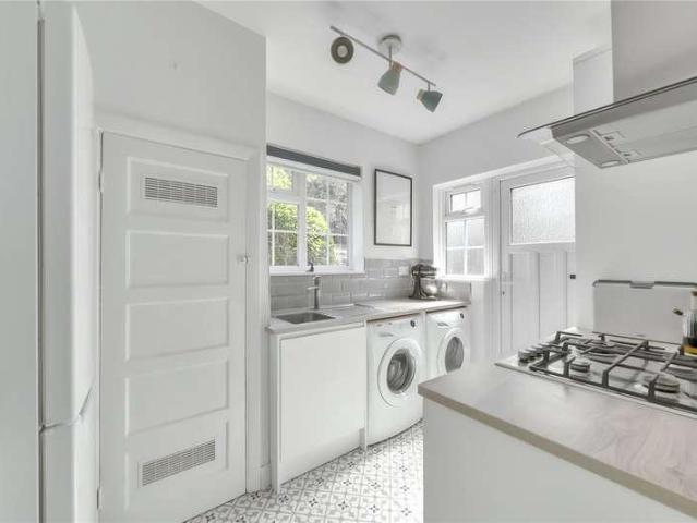 Flat for sale in Thames Ditton, Thames Ditton
