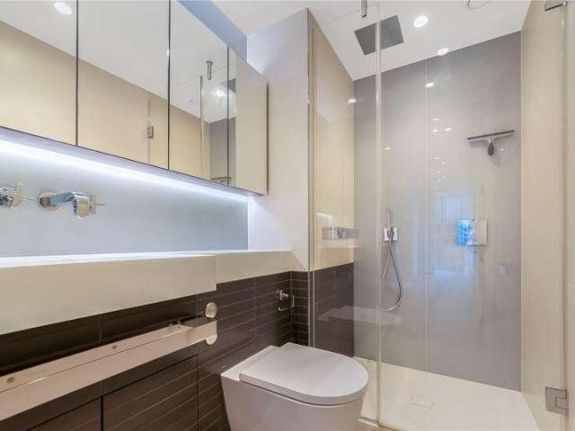 Flat for sale in Nine Elms, Greater London