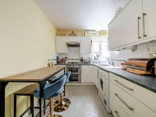 Flat for sale in Fulham, Greater London