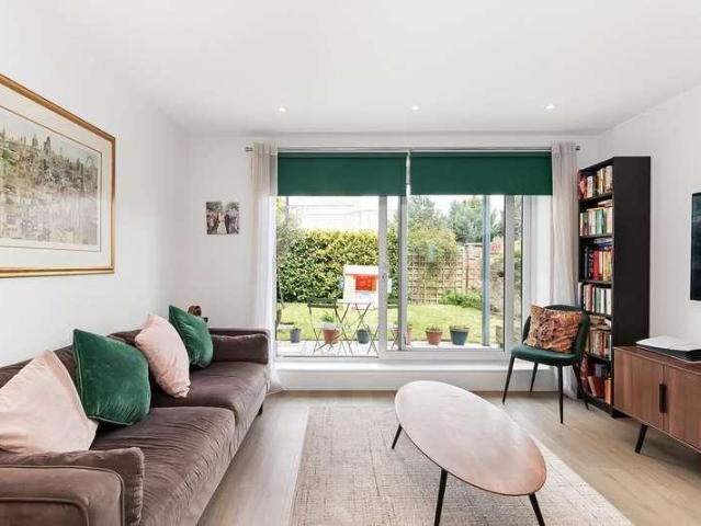 Flat for sale in London Borough of Croydon, Upper Norwood