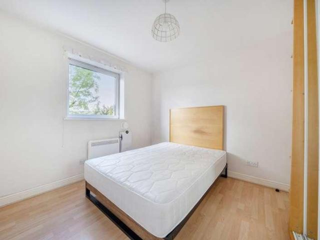Flat for sale in North Woolwich, Greater London