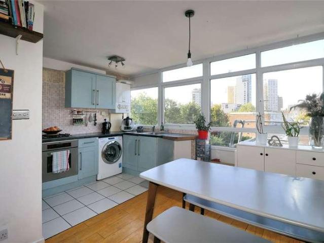 Flat for sale in Horsell, Woking