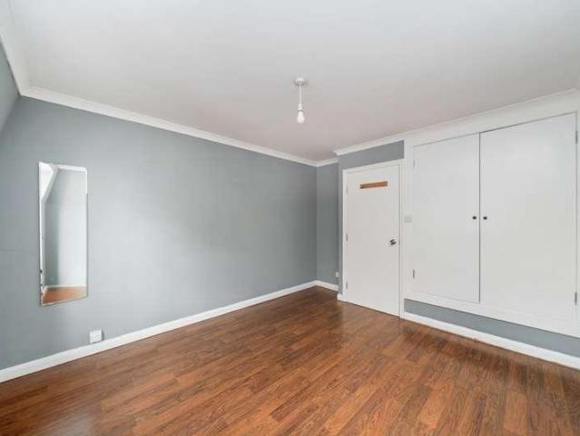 Flat for sale in Southfields, Greater London