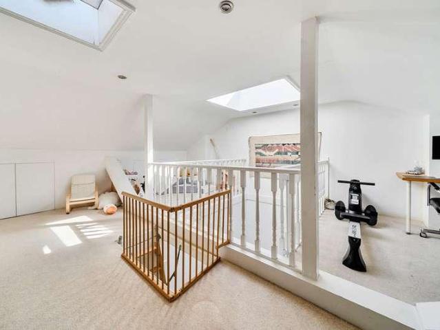 Flat for sale in London Borough of Ealing, Greater London