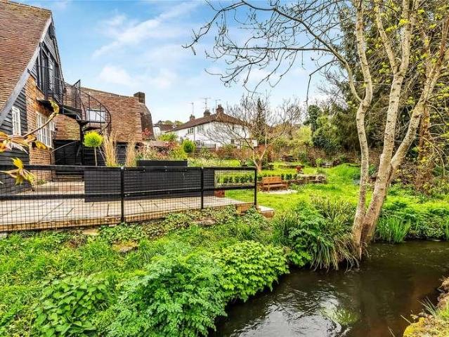 Flat for sale in Holloway Hill, Fole