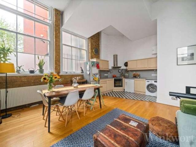 Flat for sale in London Borough of Southwark, Greater London