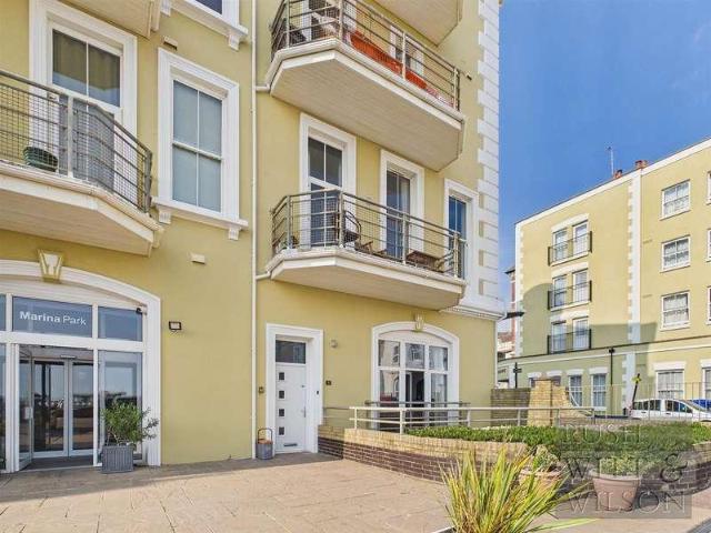Flat for sale in West Marina, Guestling Green