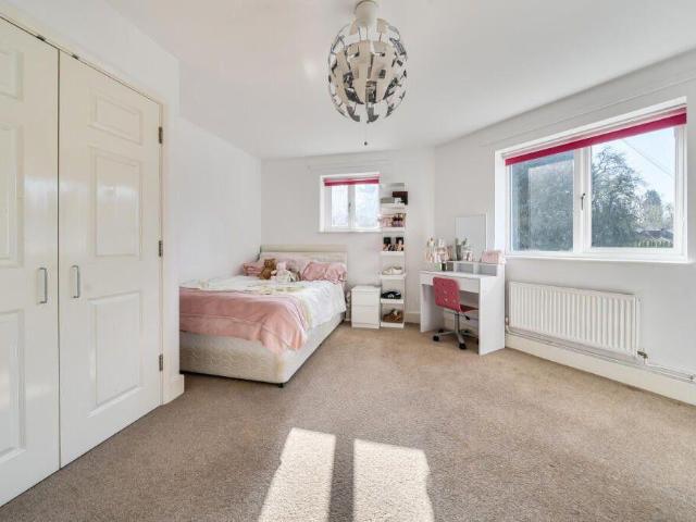 Flat for sale in Sunningdale