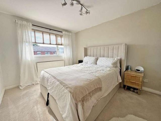 Flat for sale in Shaw and Crompton, Pendock