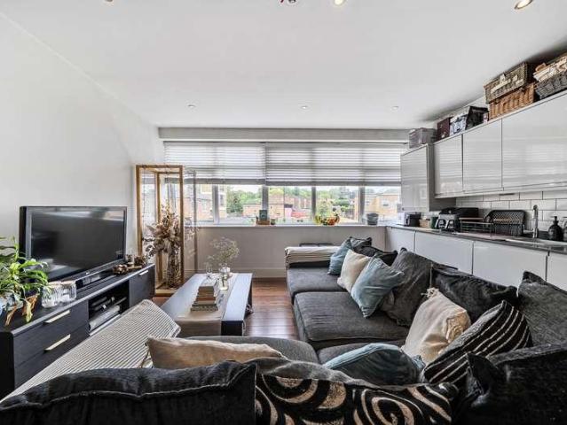 Flat for sale in Greater London