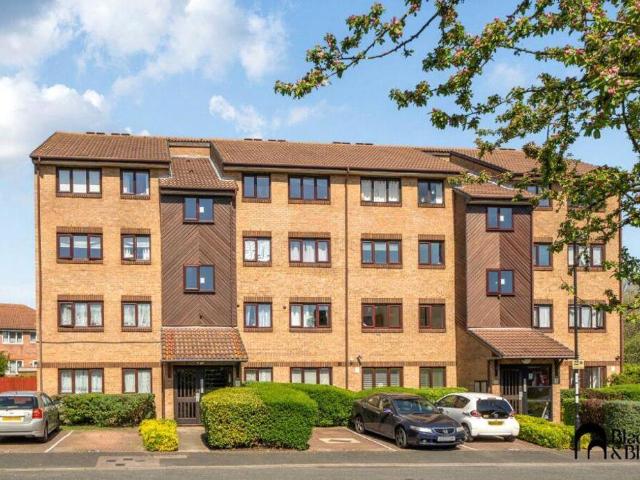 Flat for sale in London Borough of Croydon, Addiscombe