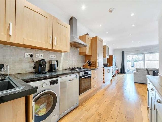 Flat for sale in Wealdstone, Greater London