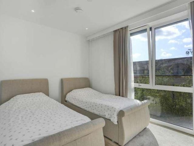 Flat for sale in Walworth, Greater London