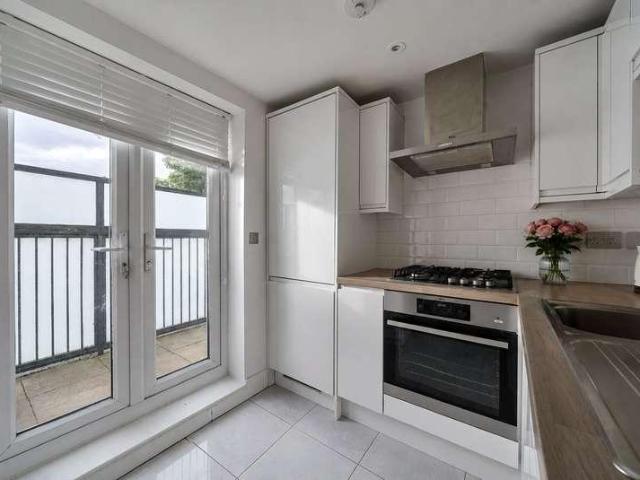 Flat for sale in Wandsworth, Greater London