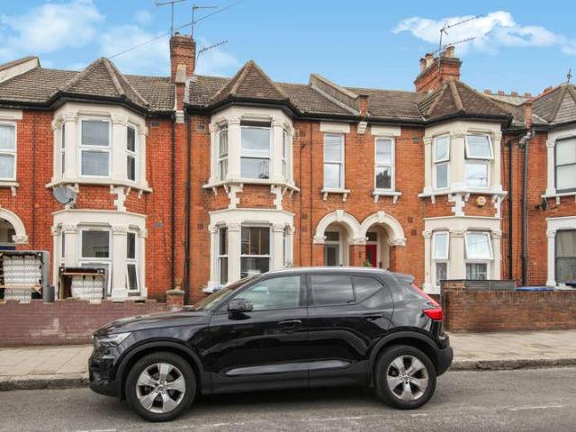Flat for sale in Dollis Hill, Greater London