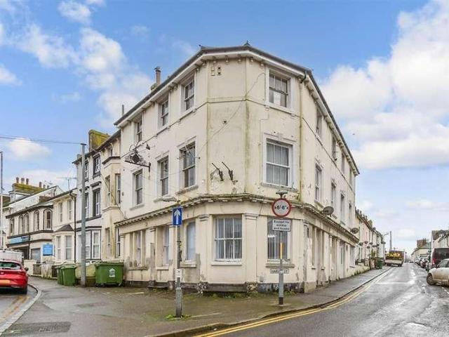 Flat for sale in Folkestone