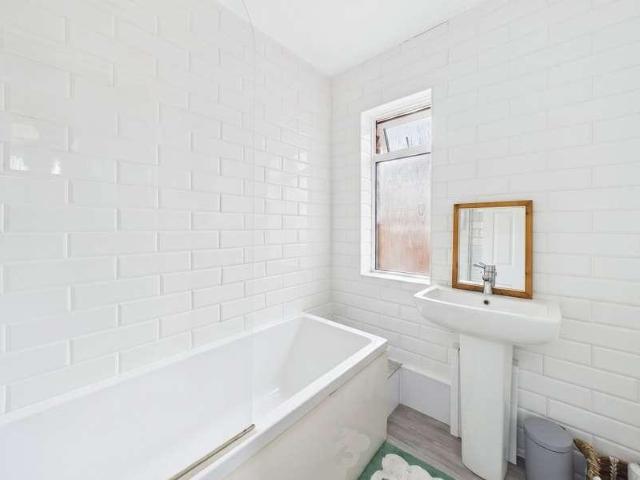 Flat for sale in Worthing, West Sussex