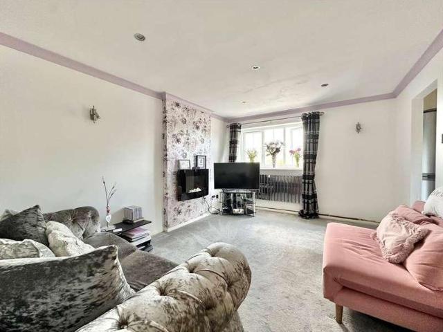 Flat for sale in Disley