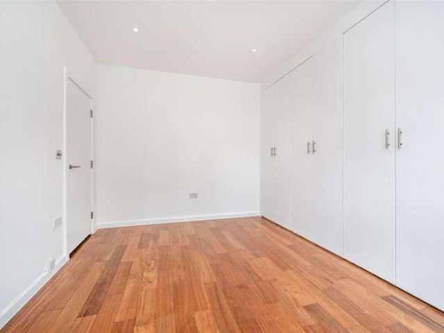 Flat for sale in Kensal Town, Greater London