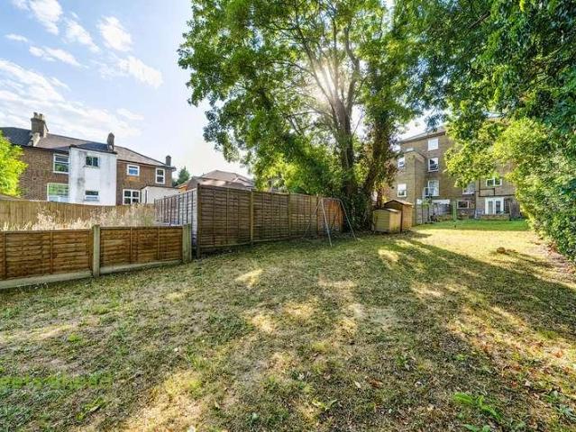 Flat for sale in Anerley, Greater London