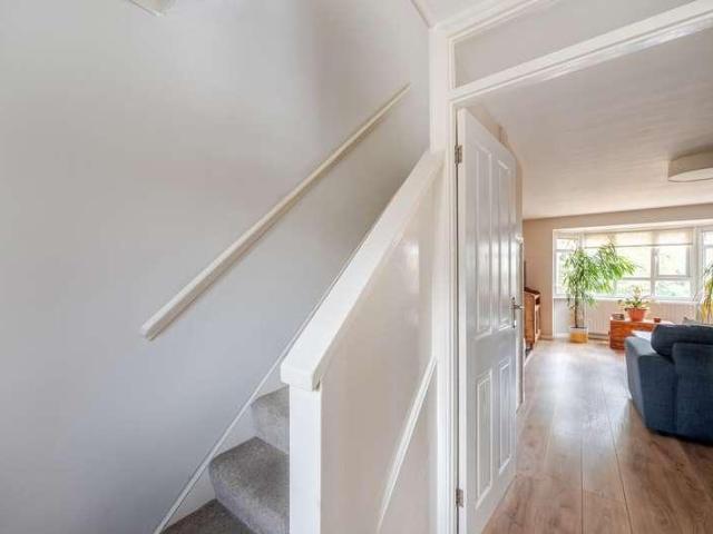 Flat for sale in Surbiton, Greater London