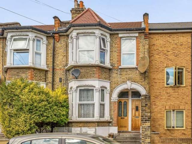 Flat for sale in Leyton, Greater London
