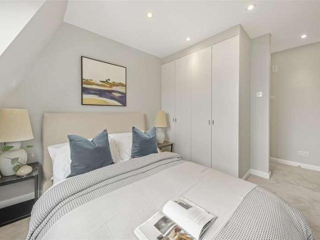 Flat for sale in South Hampstead, Greater London