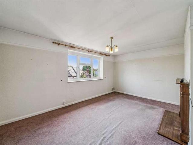 Flat for sale in London Borough of Ealing, Greater London