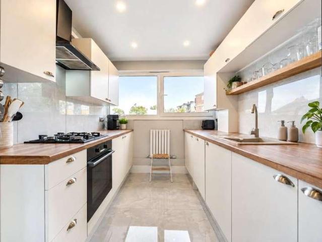Flat for sale in West Ham, Greater London
