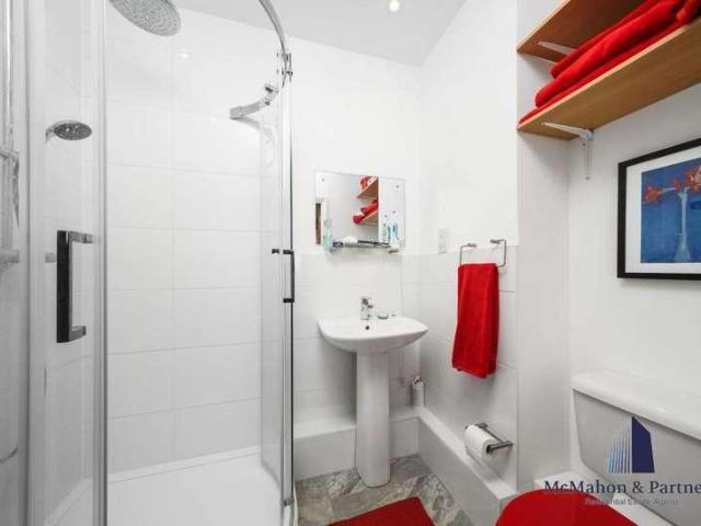 Flat for sale in Elephant and Castle, Greater London
