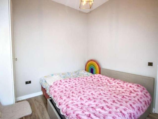 Flat for sale in Hale End, Greater London