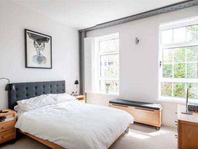 Flat for sale in Lucastes, Perryfields