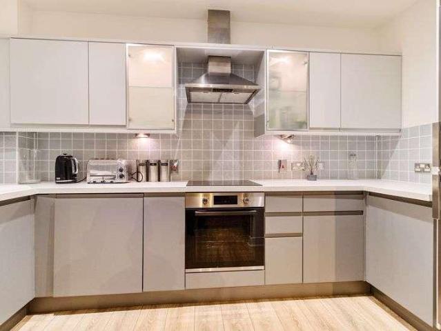 Flat for sale in St Albans, Five Acres