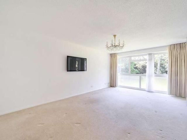 Flat for sale in Little Stanmore, Greater London