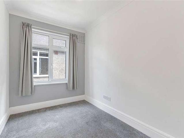 Flat for sale in Bromley, Hayes