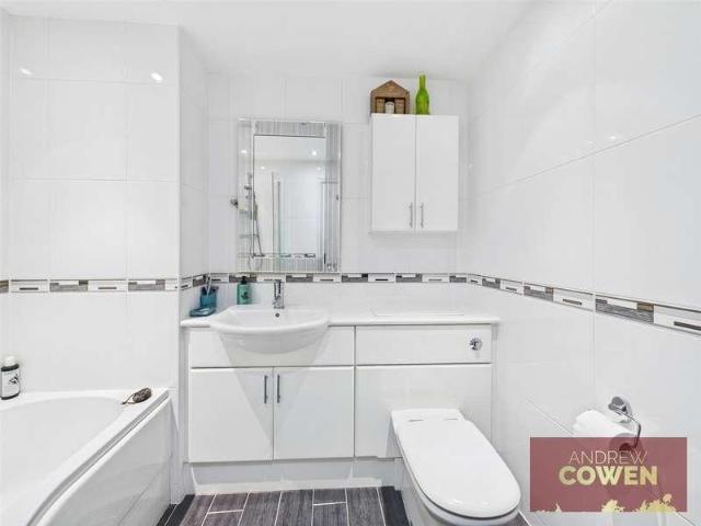 Flat for sale in South Cliff, Kepwick