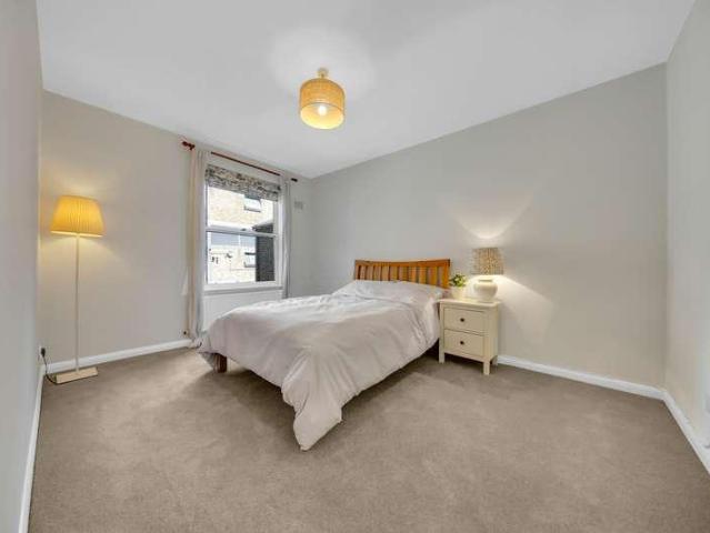 Flat for sale in Kentish Town, Greater London
