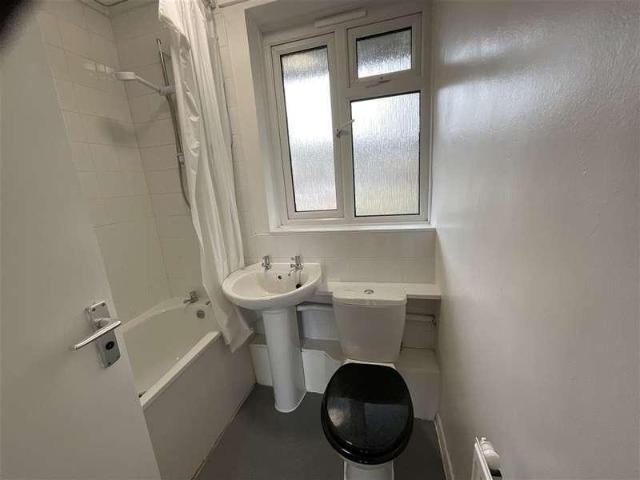 Flat for sale in Hornchurch, Greater London