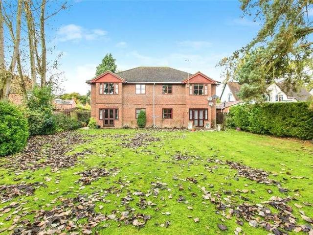 Flat for sale in Windsor, Sunninghill and Ascot
